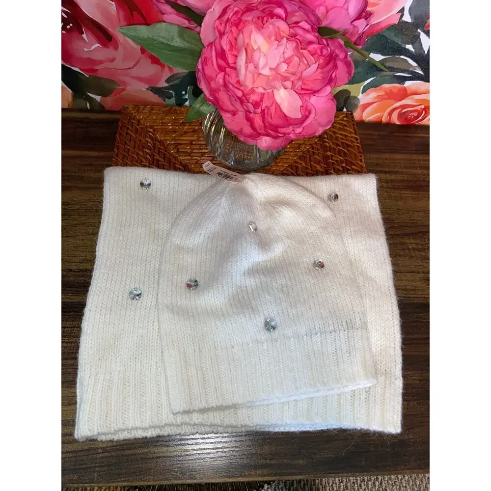 NWT Victoria’s Secret White Rhinestone Beanie Hat & Infinity Scarf Set Cozy $75